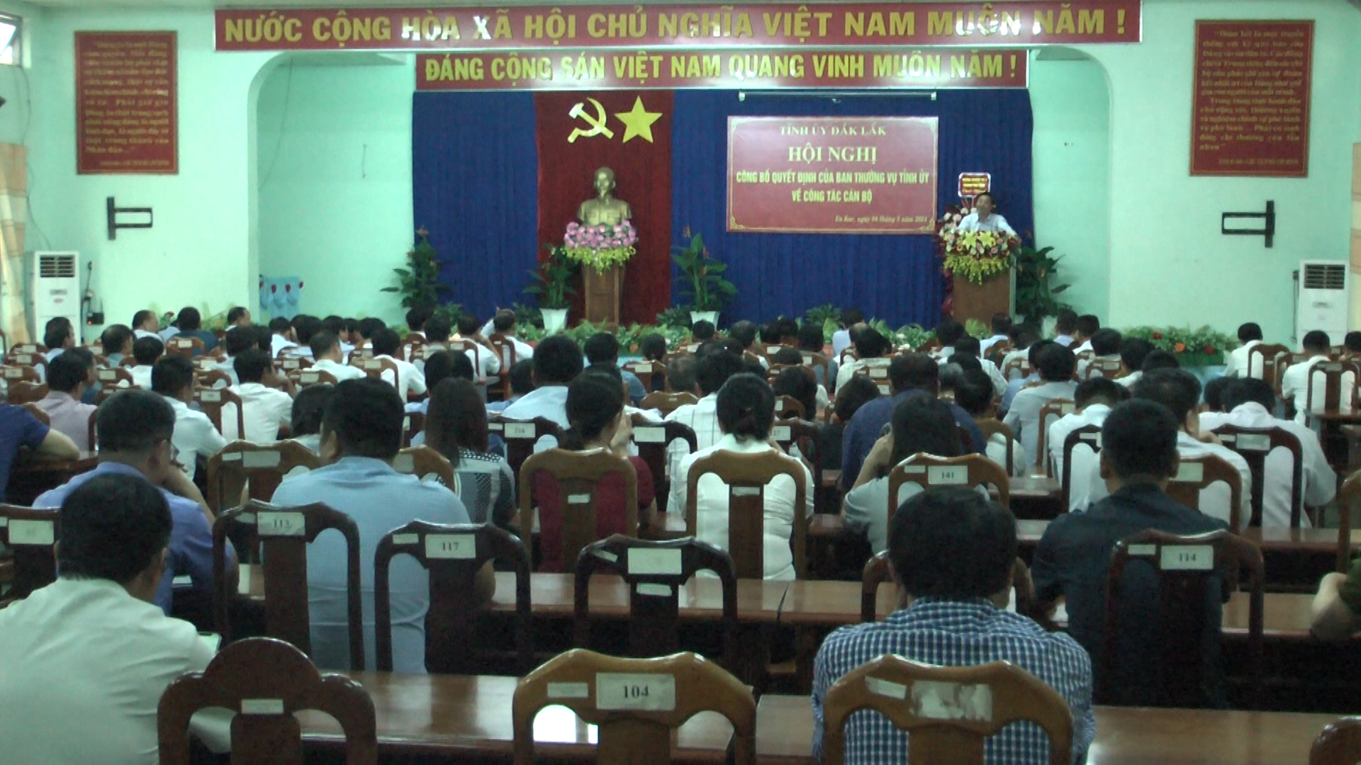 Toàn cảnh